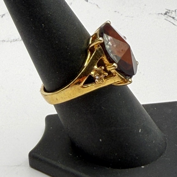Vintage Brown Glass Cocktail Ring Gold Tone Statement Oval Stone Size 7.5 - Picture 2 of 5